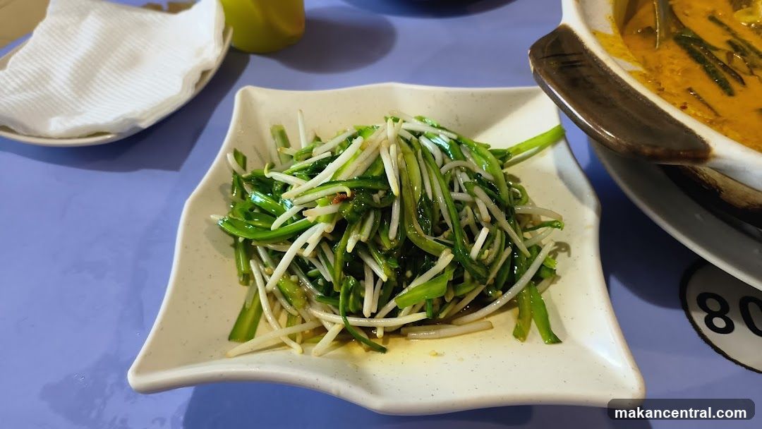 Stir-fried Greens with Bean Sprouts