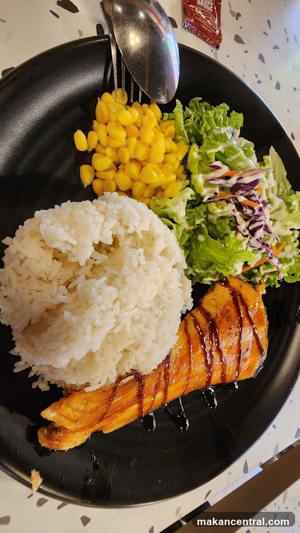 Salmon with Rice and Salad