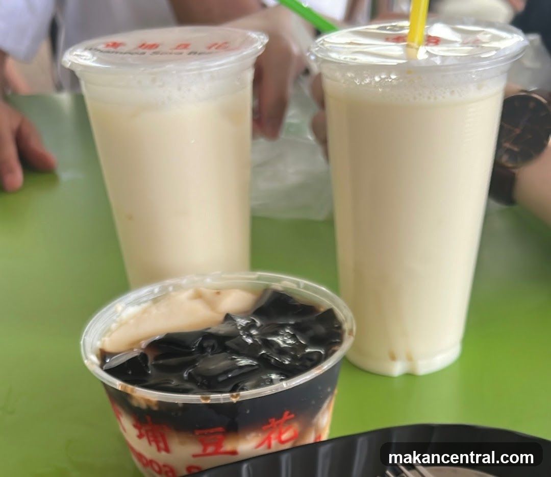Soy Milk and Grass Jelly Dessert