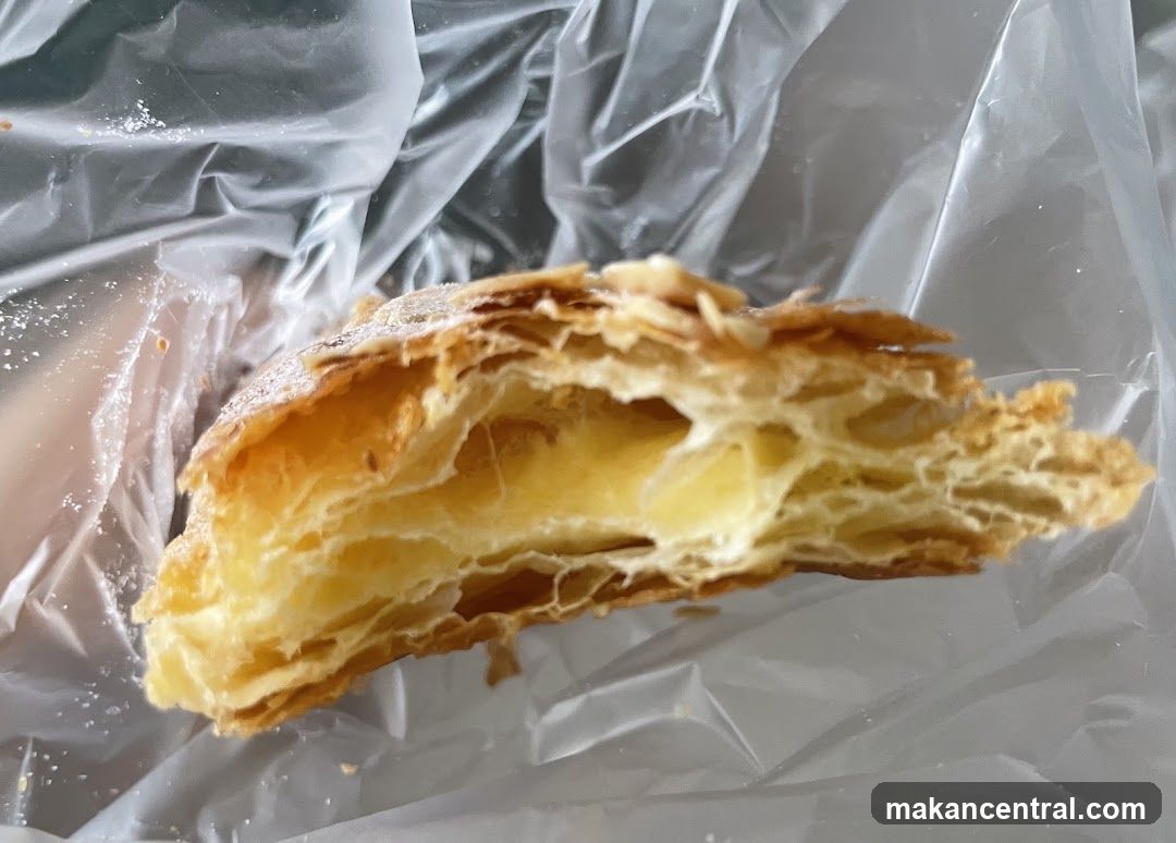Pastry with Cream Filling