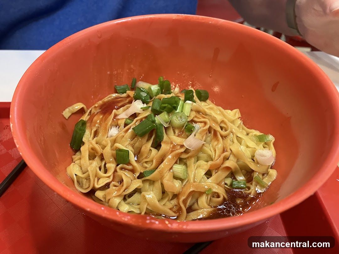 Noodles with sauce and scallions