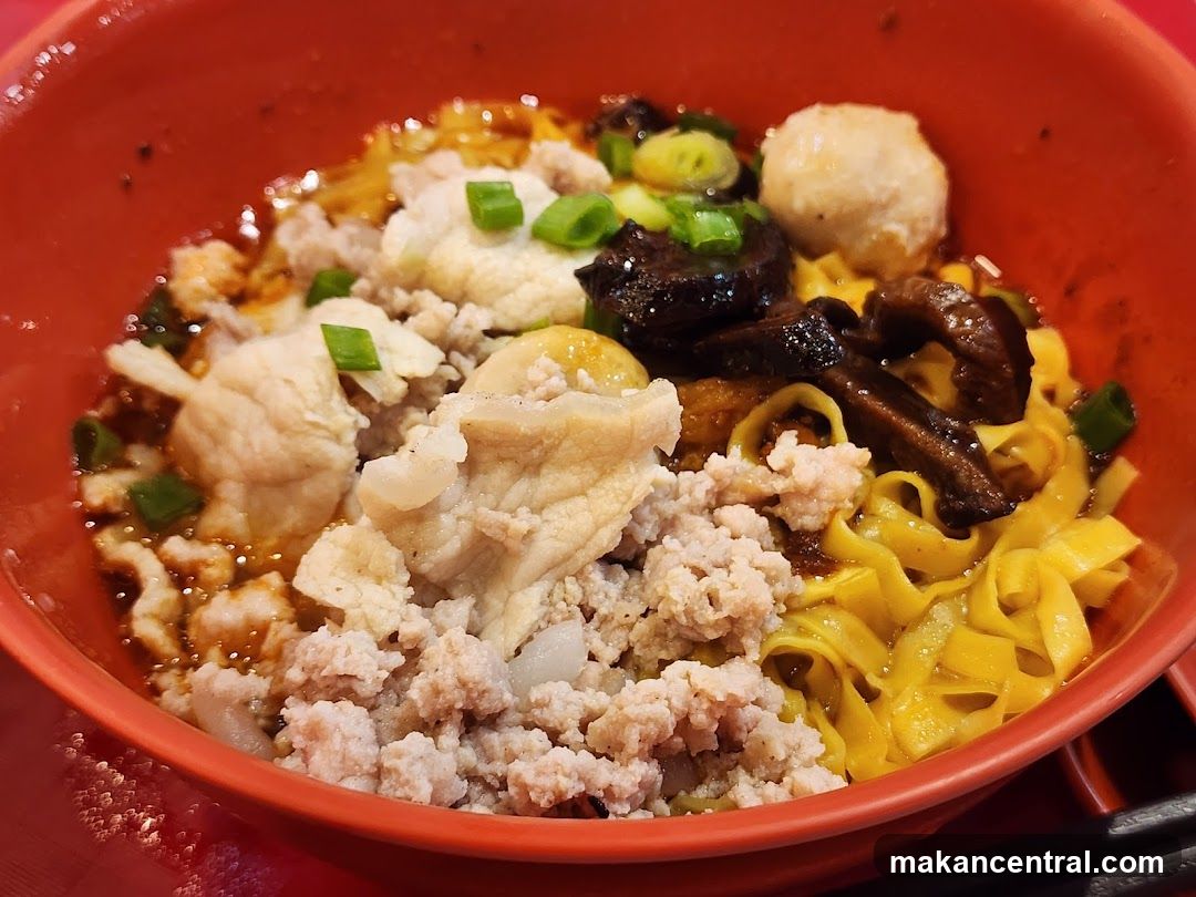 Noodle Bowl with Minced Pork and Mushrooms