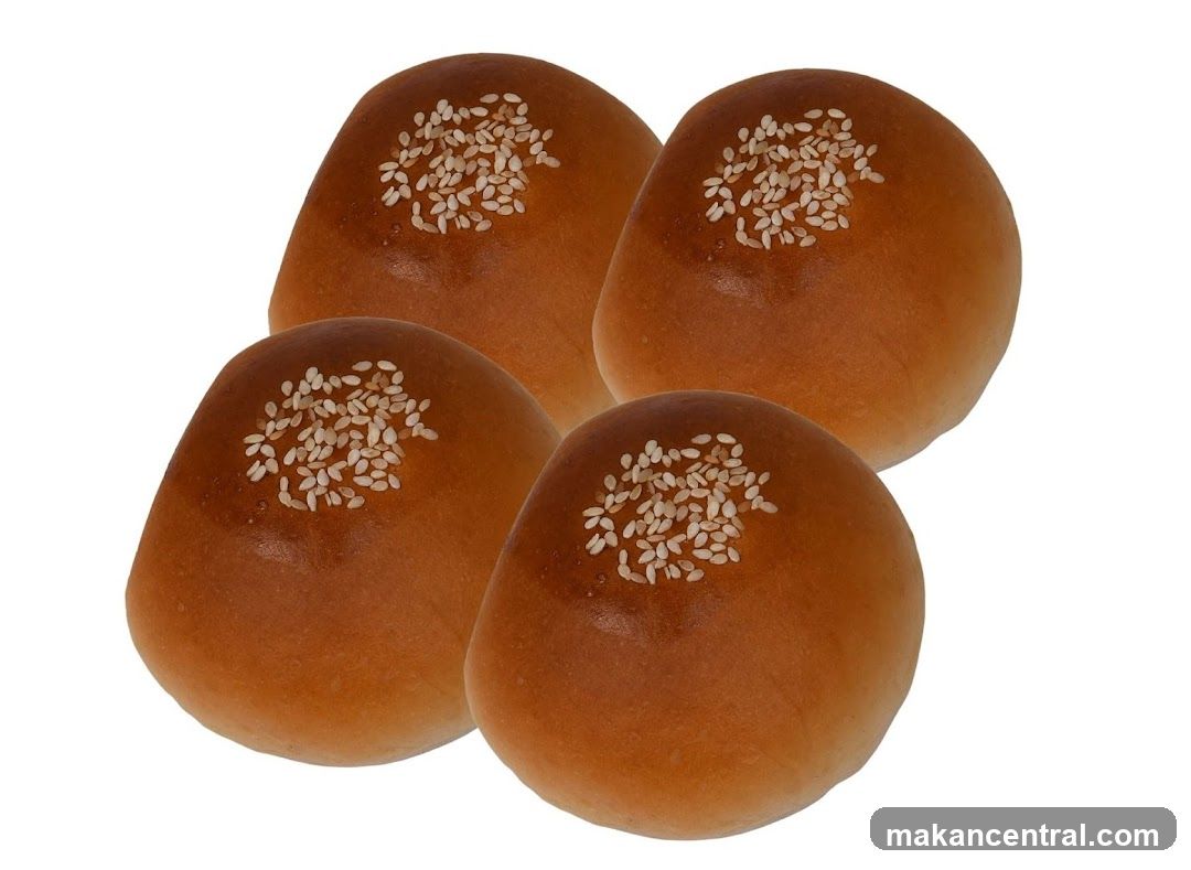 Four Buns with Sesame Seeds