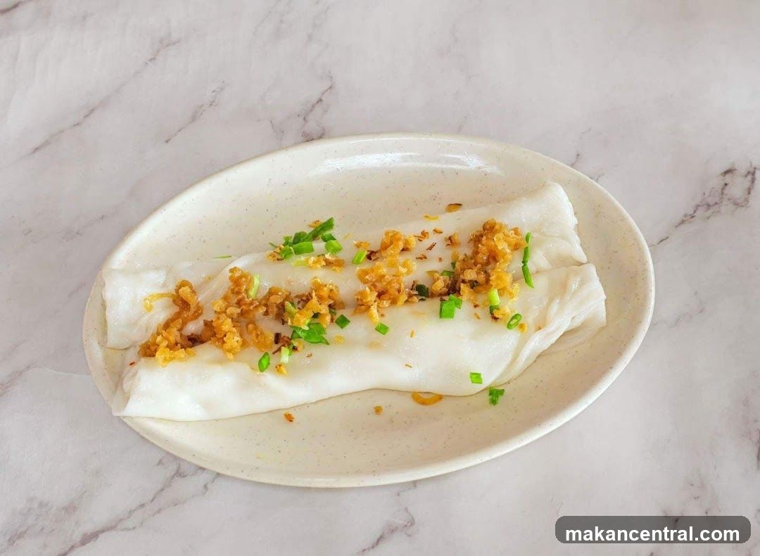 Steamed Rice Roll with Toppings