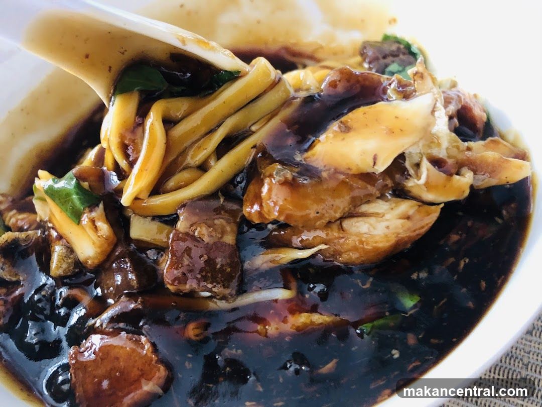Noodles with Dark Sauce and Meat