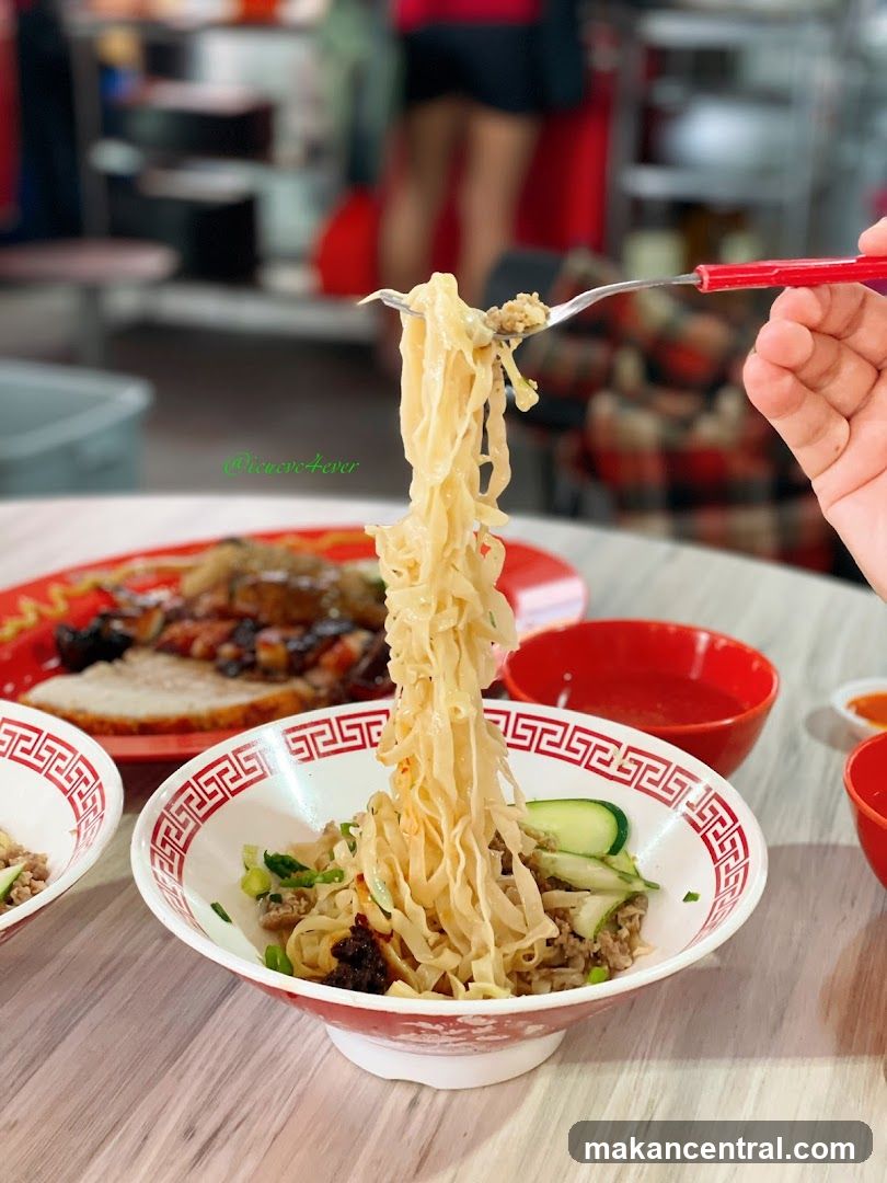 Noodles with Meat and Cucumber