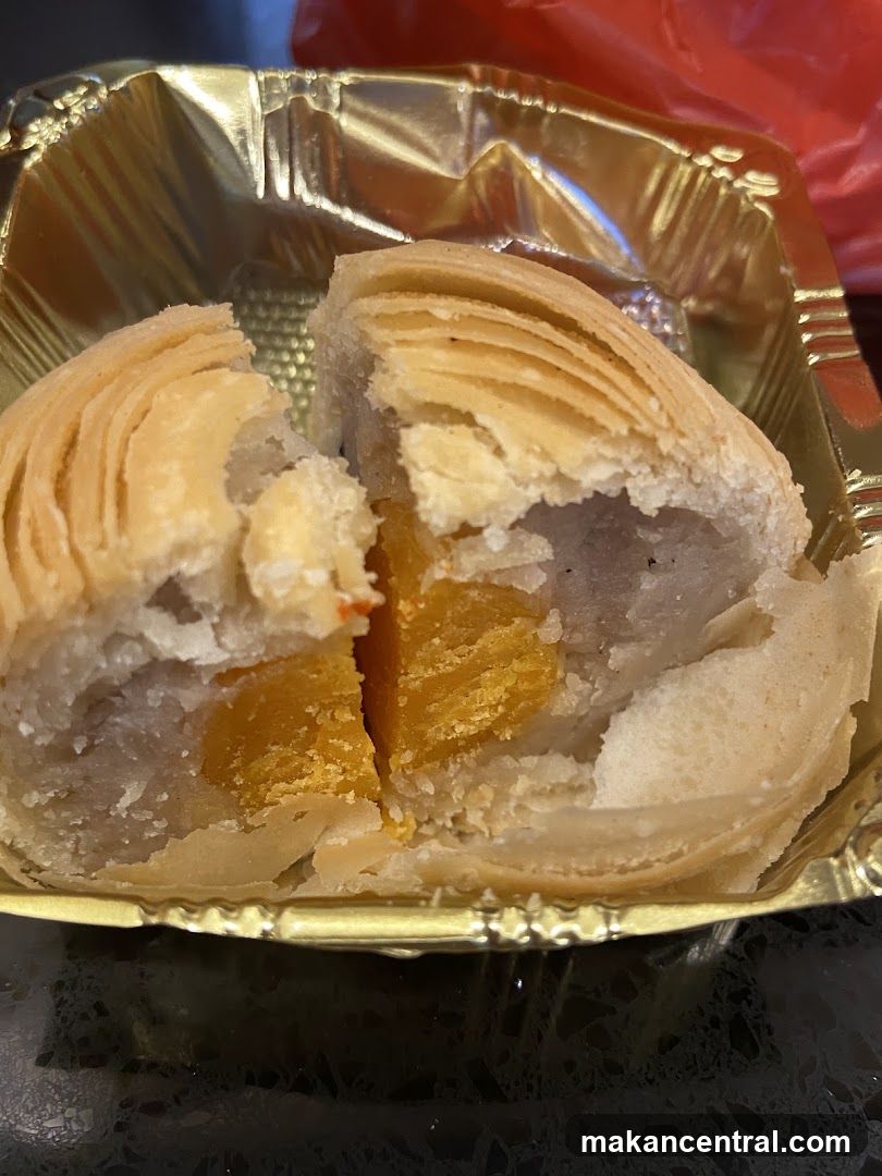 Pastry with Egg Yolk Filling