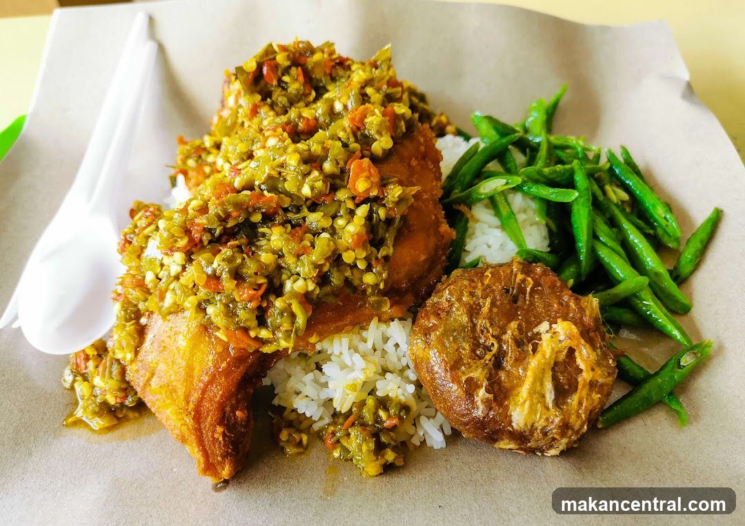 Fried Chicken with Rice and Green Beans