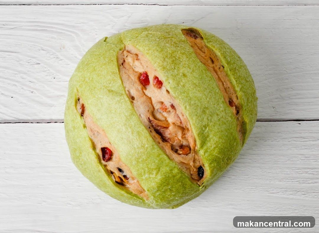 Green Bread with Berries