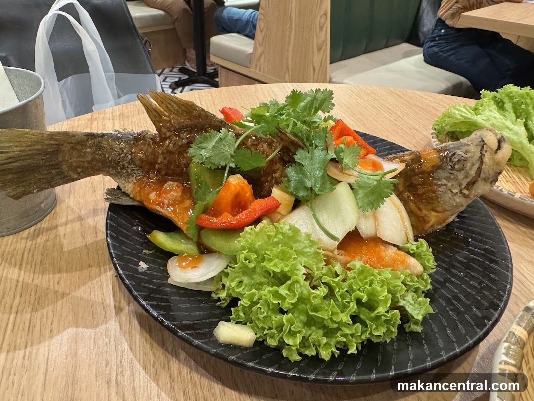 Whole Fried Fish with Vegetables