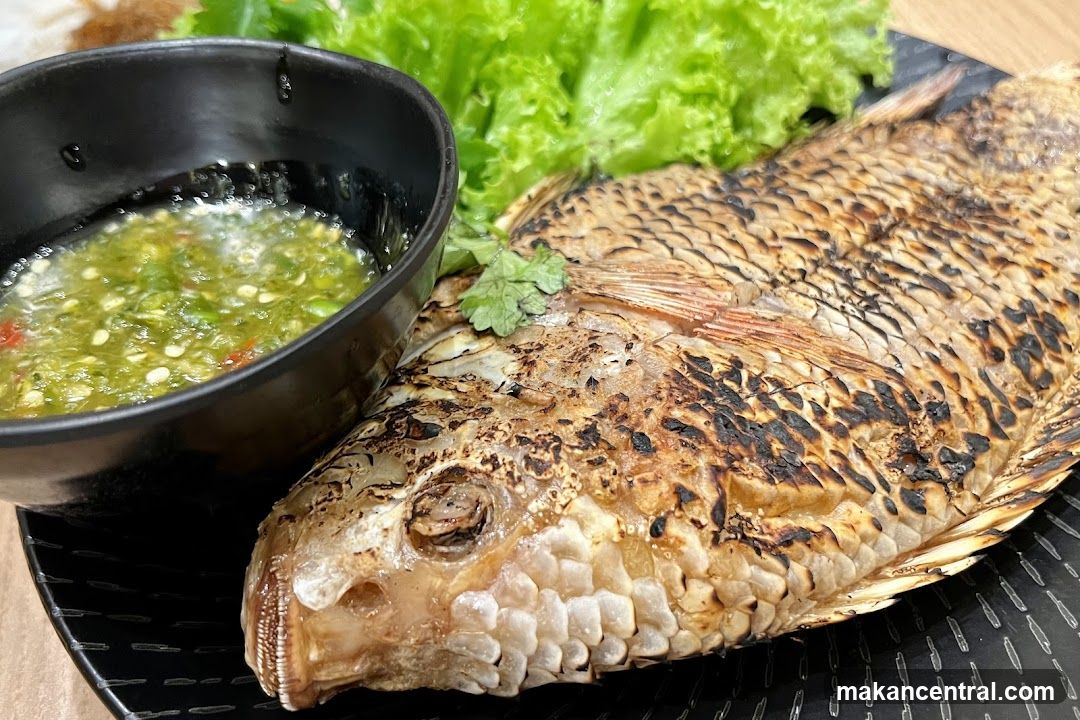 Grilled Fish with Dipping Sauce