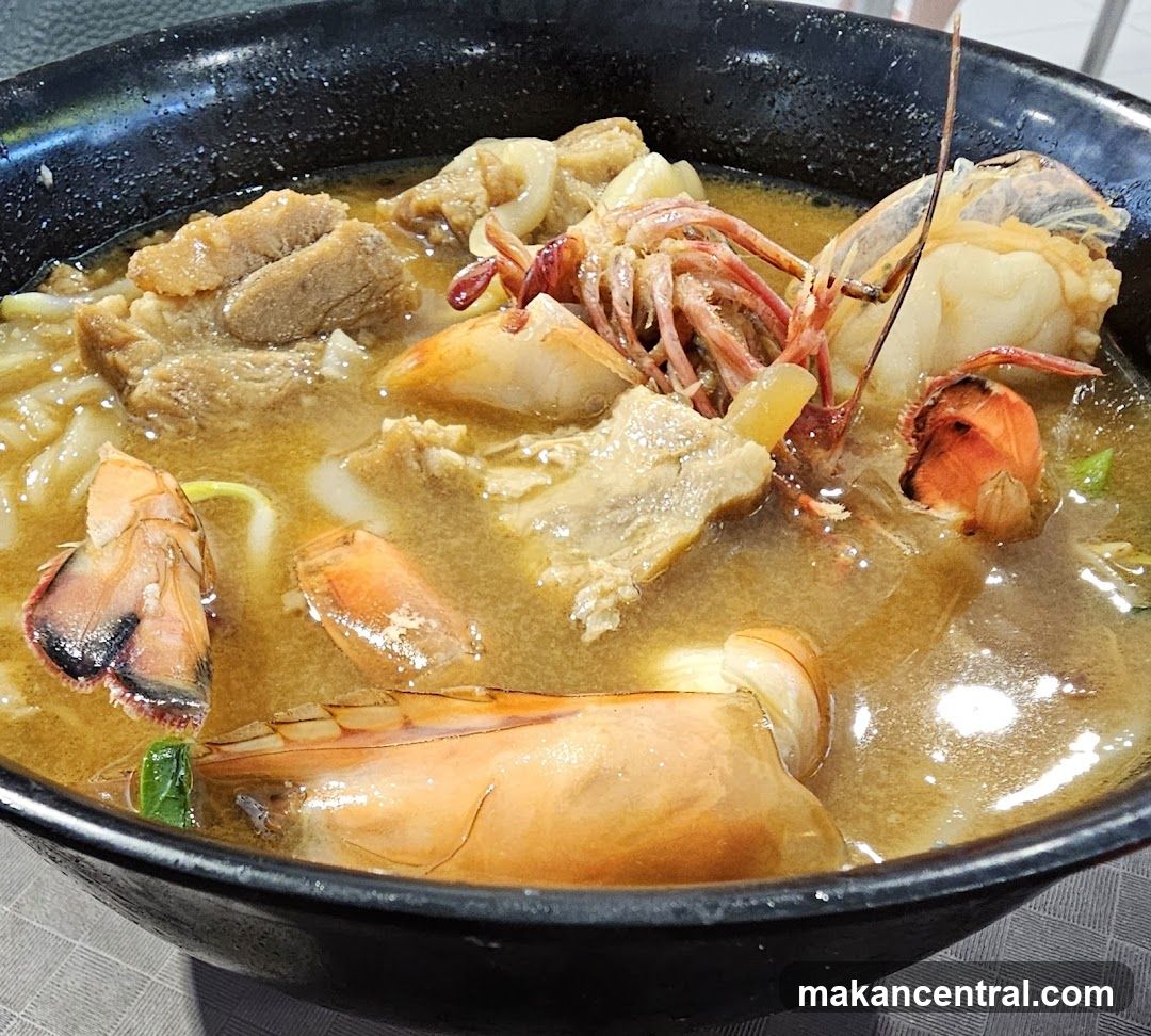 Noodle Soup with Shrimp and Meat