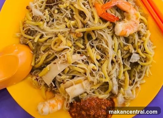 Stir-fried noodles with shrimp