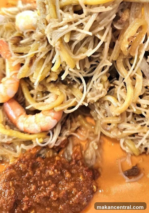 Noodles with Shrimp and Sauce