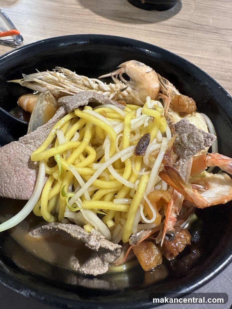 Noodle Soup with Shrimp and Meat