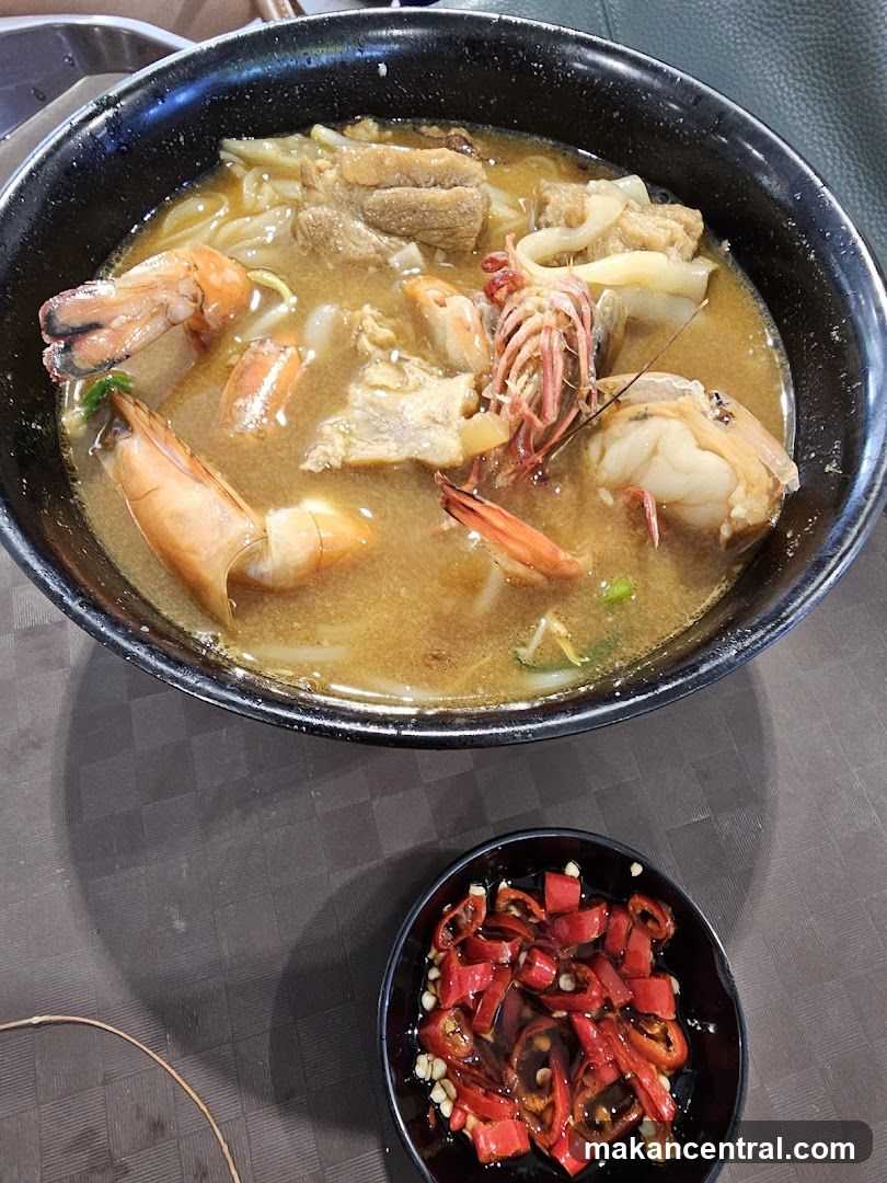 Noodle Soup with Shrimp and Pork Ribs