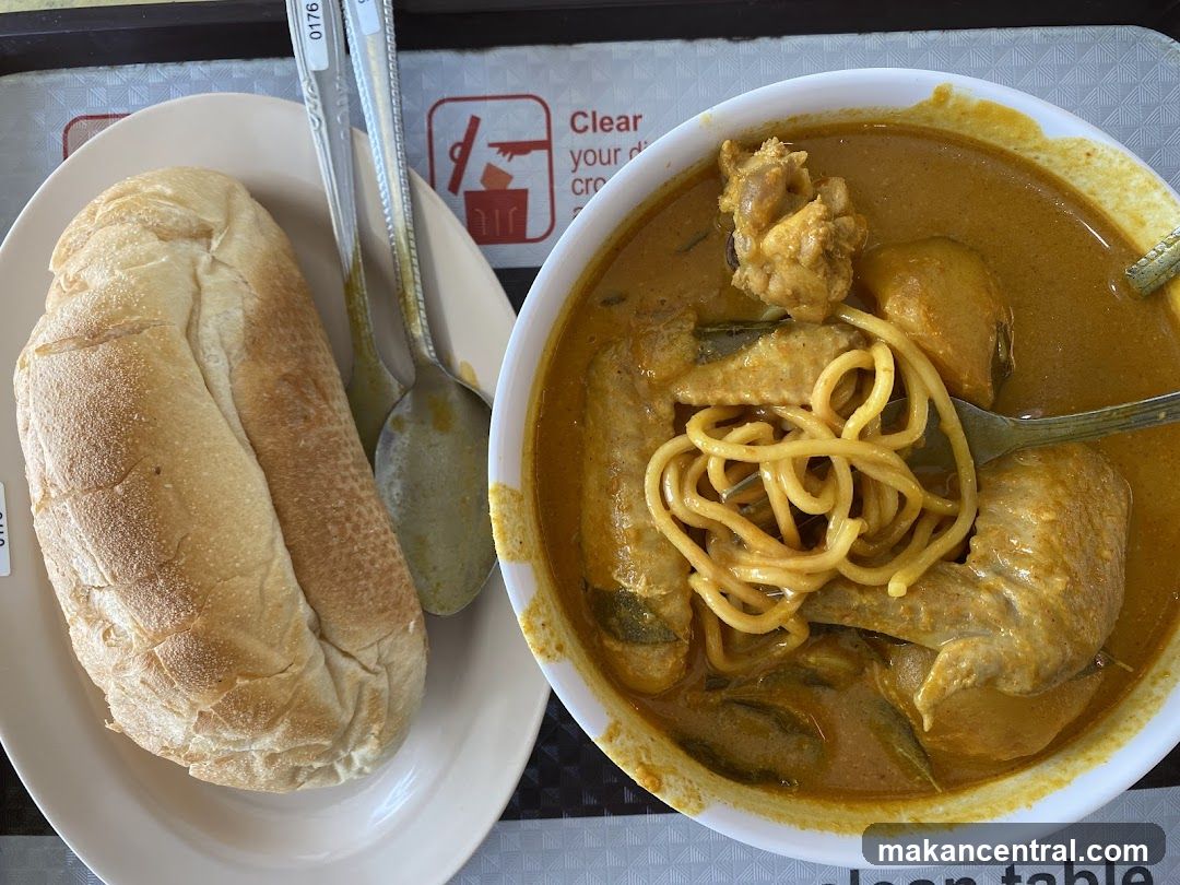 Curry Noodles with Bread