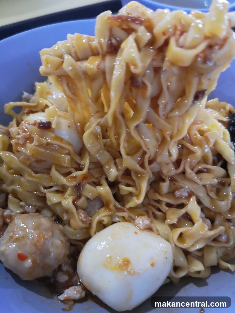 Noodles with Meatballs and Egg