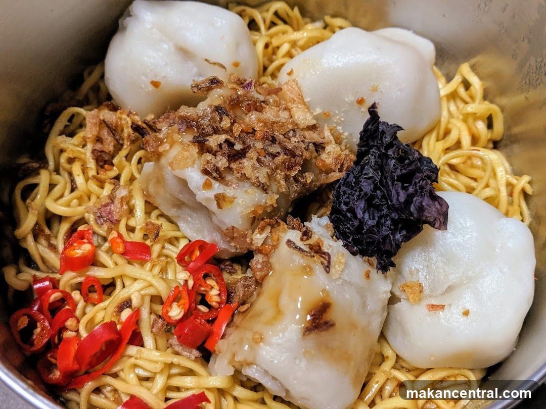 Noodles with Fish Cakes