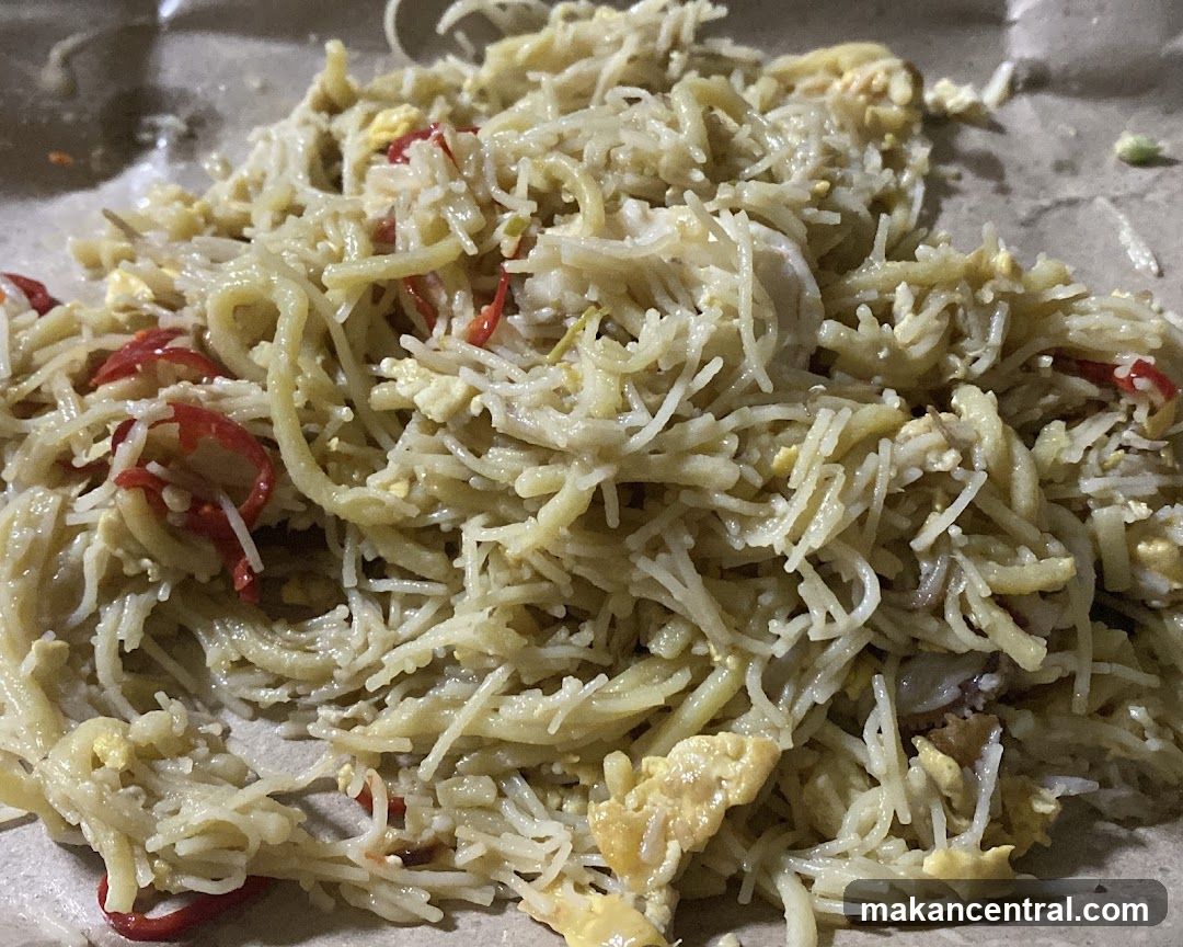 Noodles with Chili and Egg