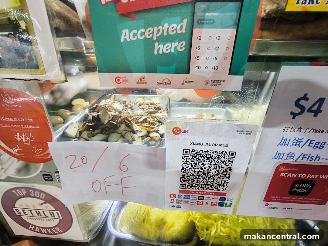 Food stall with payment options and discounts