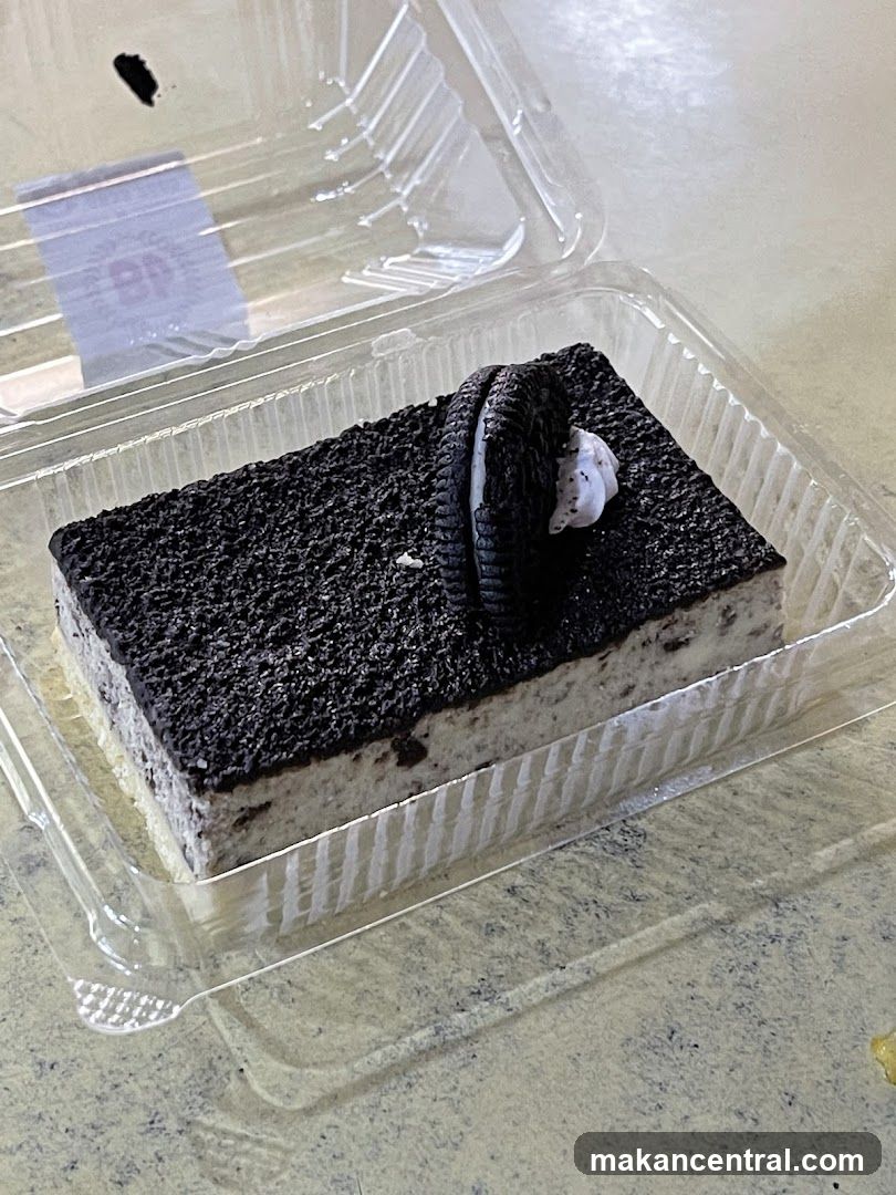 Oreo Cheesecake Slice