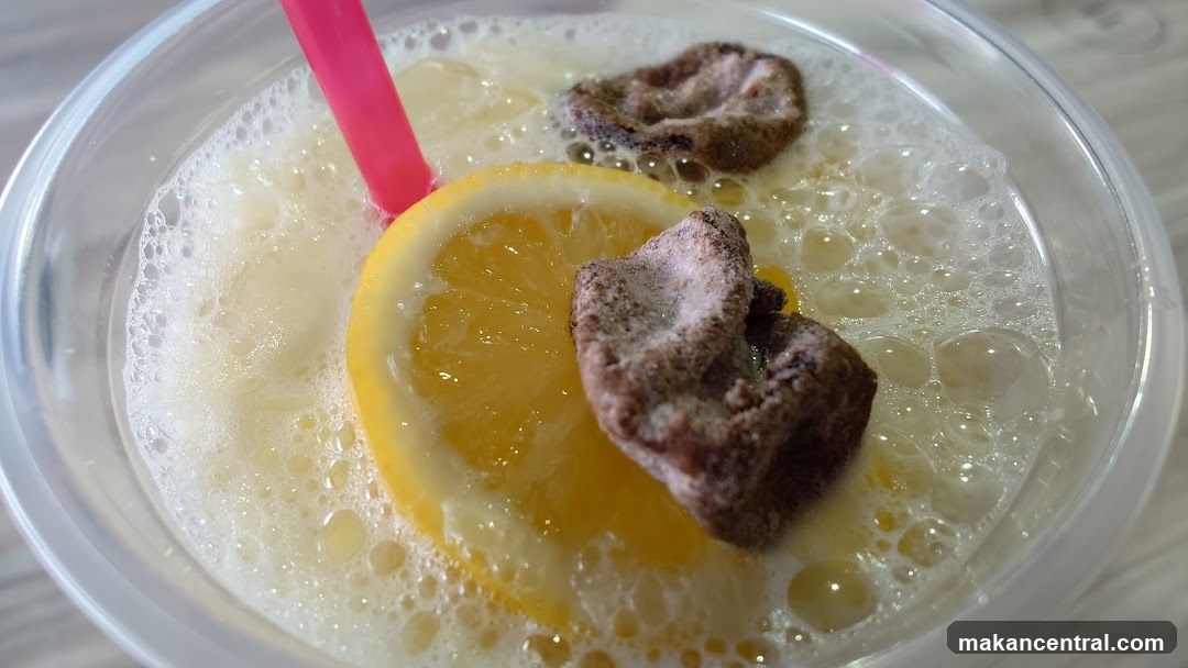 Lemonade with Garnish