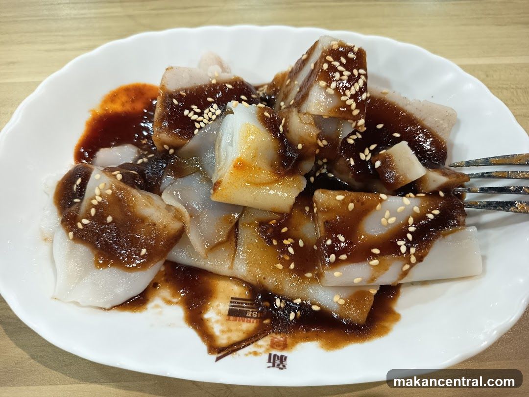 Steamed Rice Rolls with Sauce