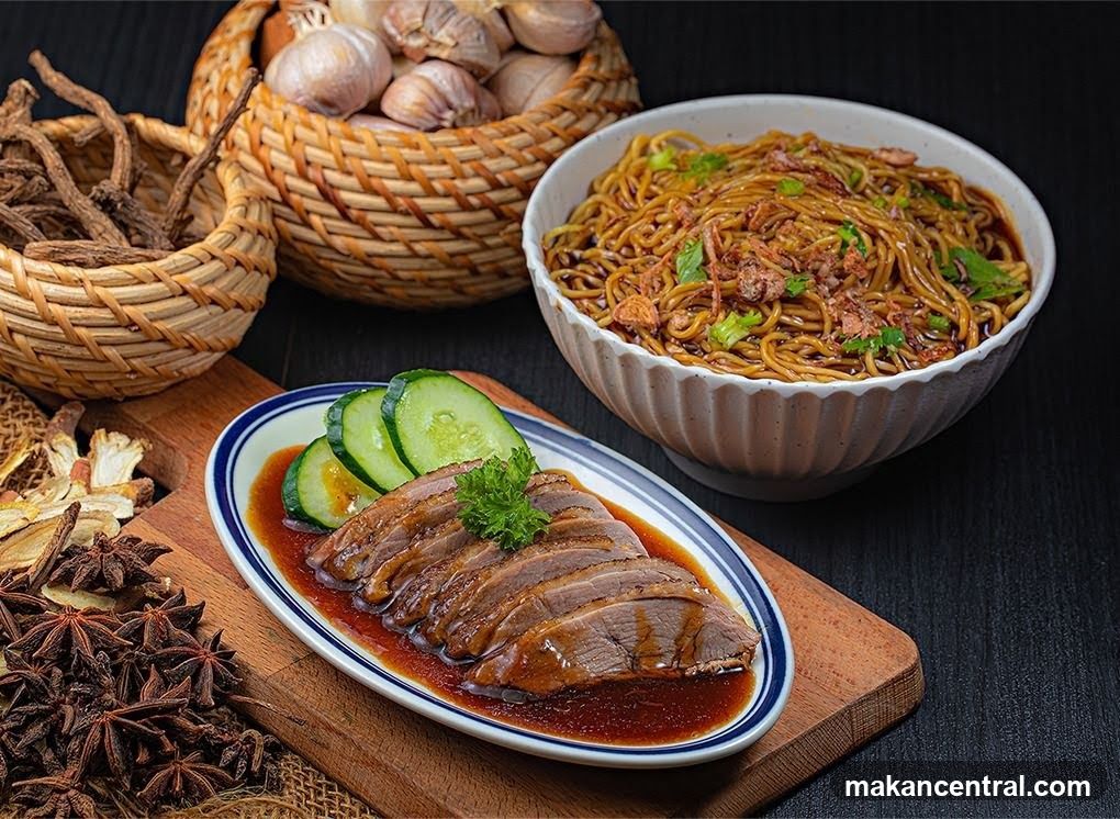 Sliced Duck with Noodles and Ingredients