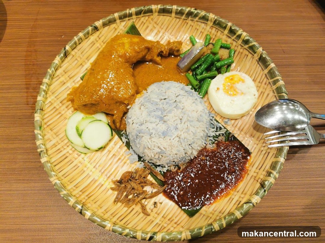 Nasi Kerabu with Chicken