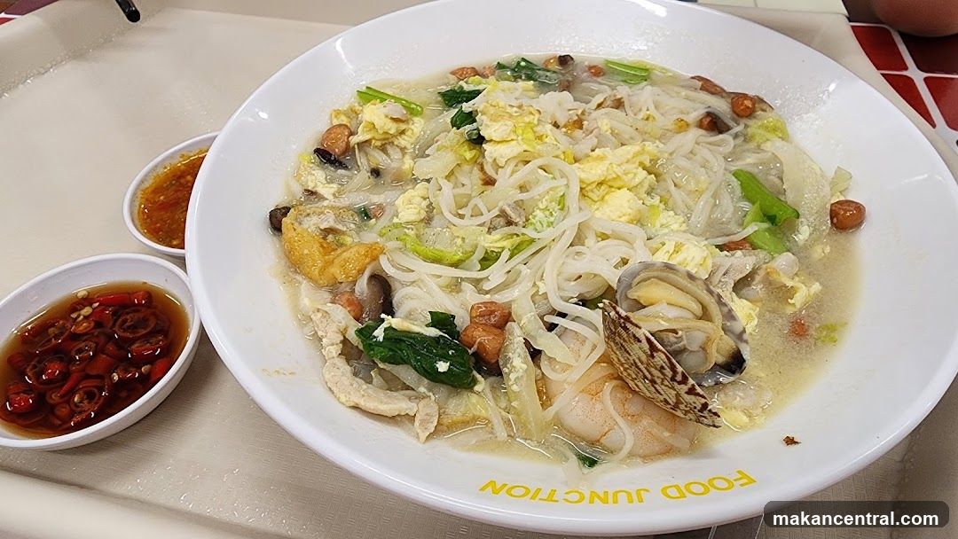 Seafood Noodles with Chili and Sauce