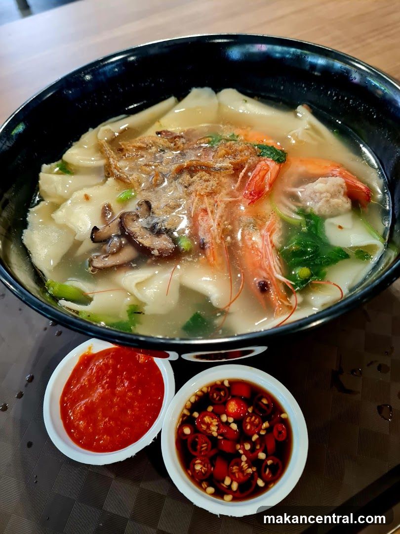 Noodle Soup with Shrimp and Mushrooms