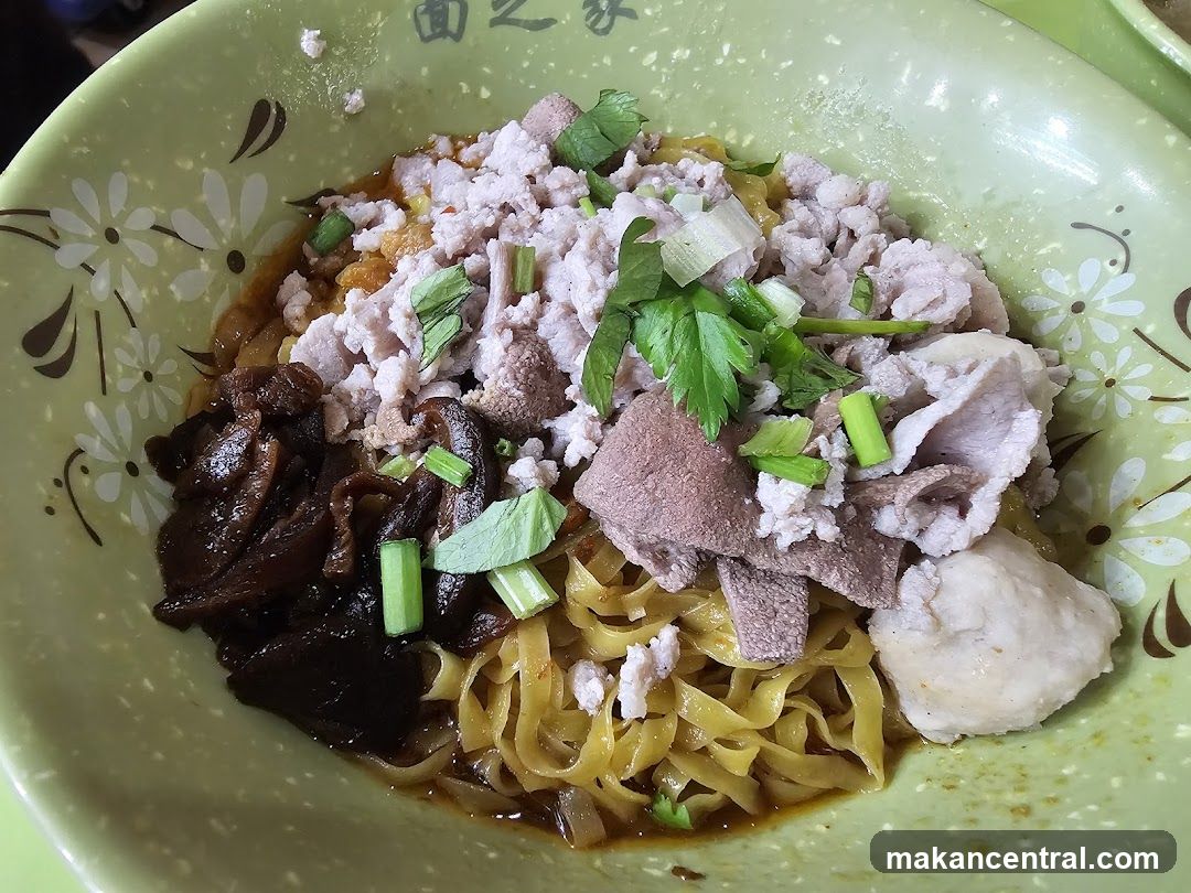 Noodles with Minced Pork and Mushrooms