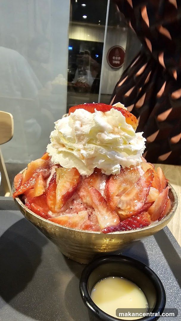 Strawberry Bingsu