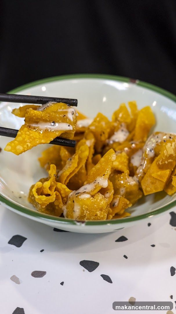 Fried Wontons with Sauce