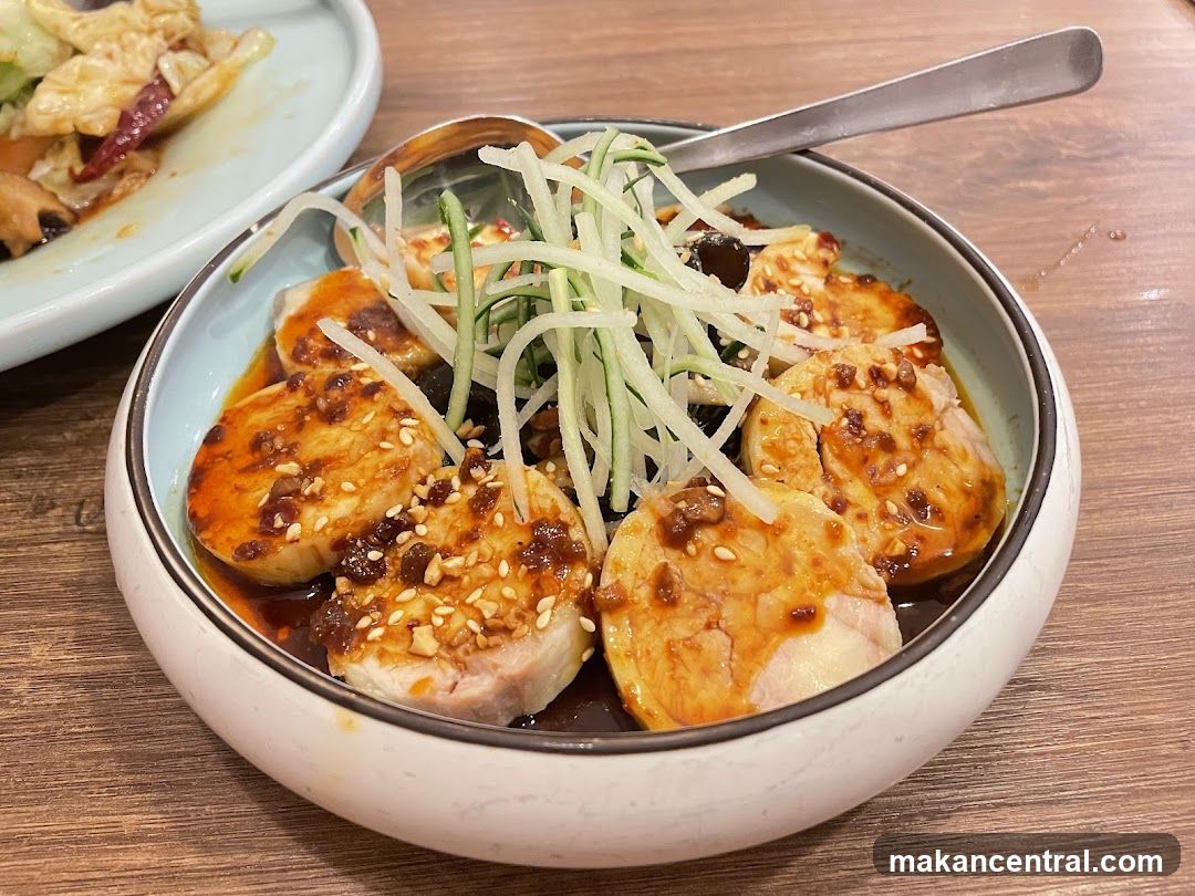 Slices of Chicken with Sauce and Cucumber