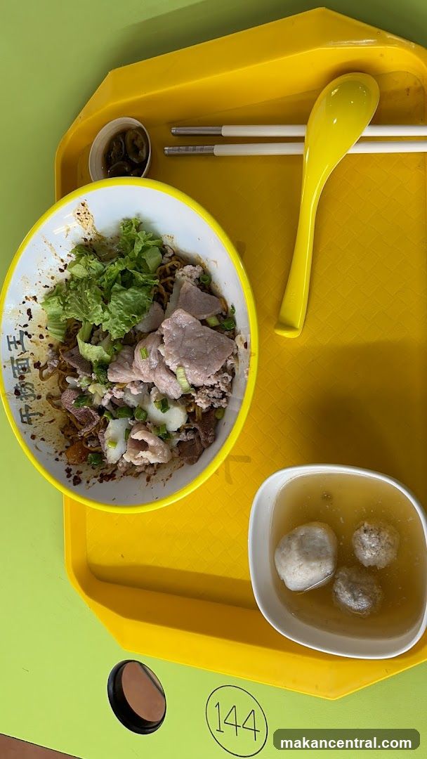 Noodles with Pork and Meatballs