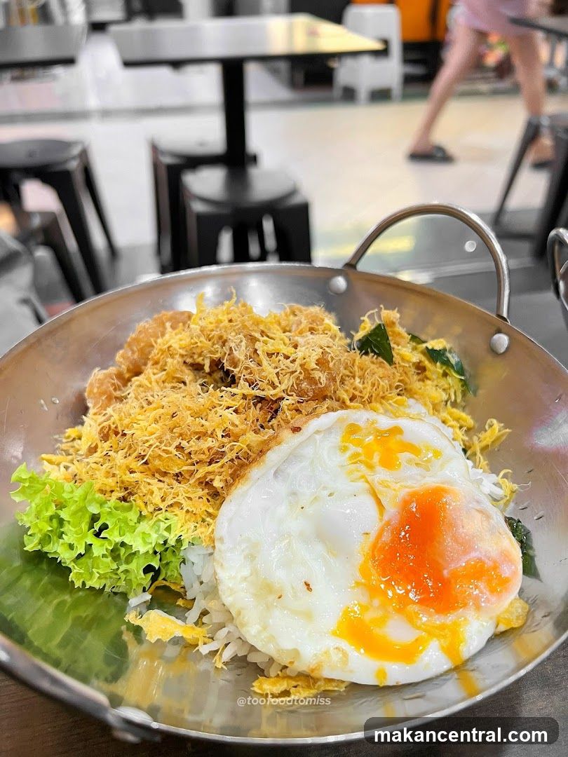 Fried Chicken Rice with Fried Egg