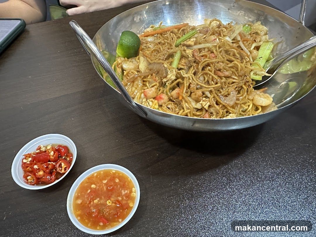 Noodles with Chili and Sauce