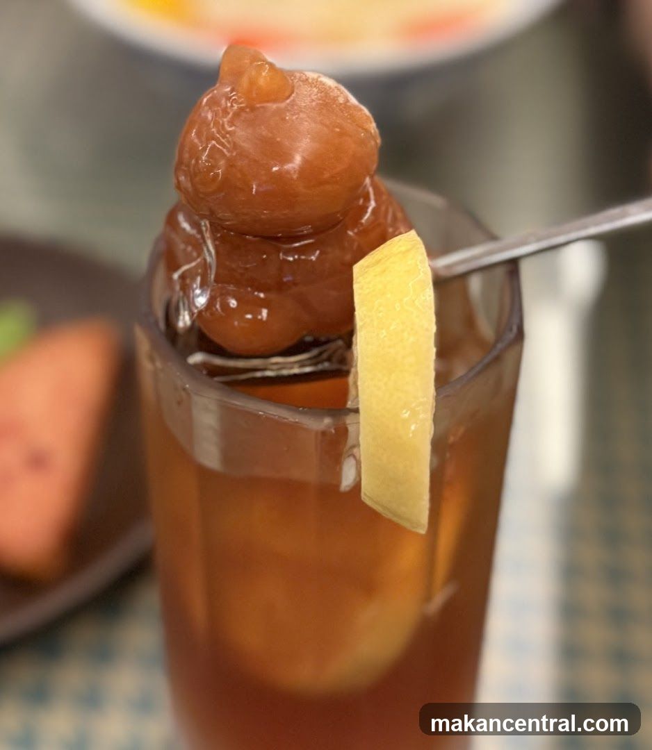 Longan Drink with Lemon Slice