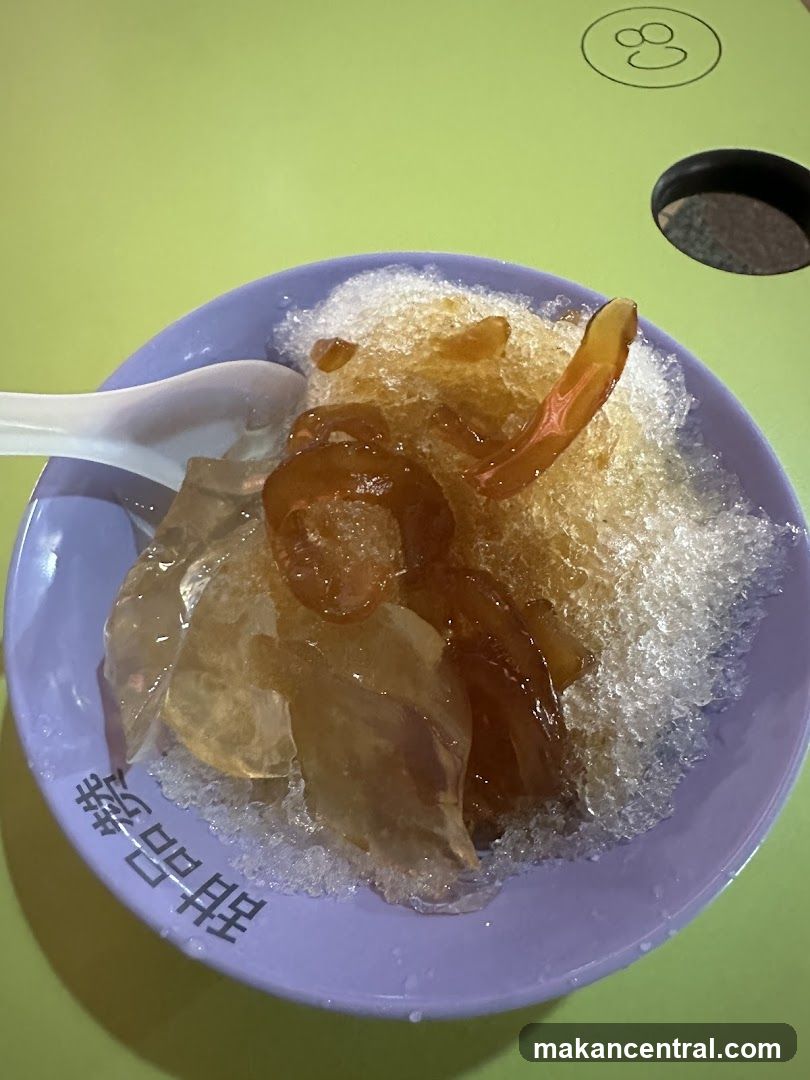 Dessert with shaved ice and jelly
