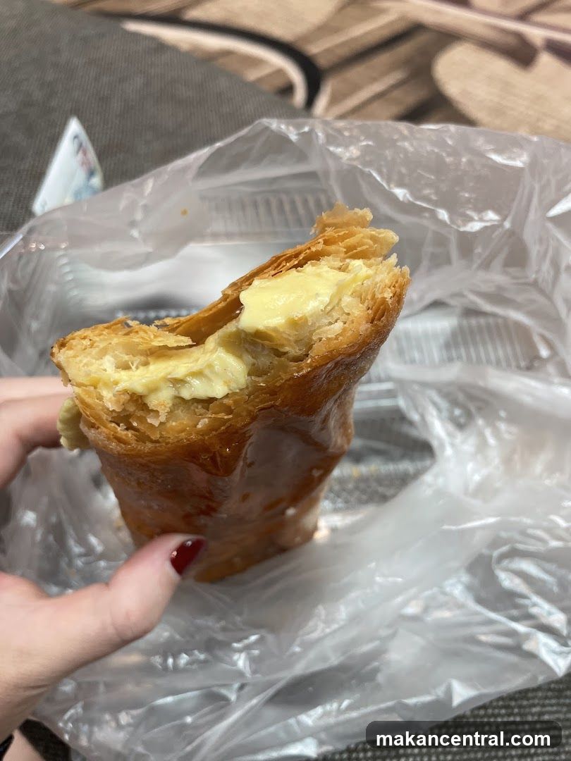 Pastry with Cream Filling