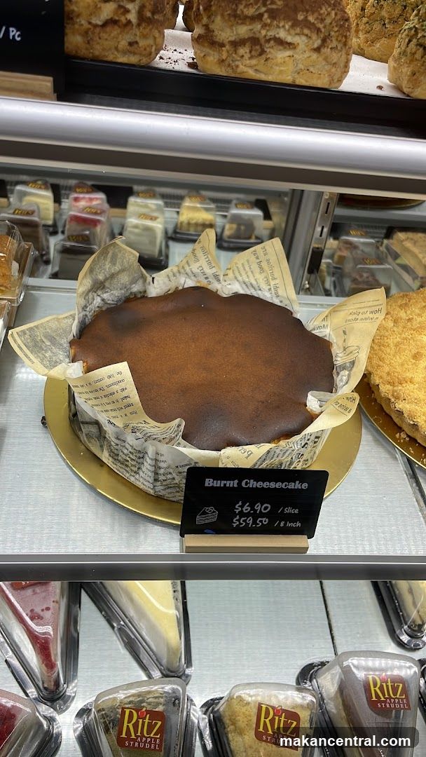Burnt Cheesecake Display