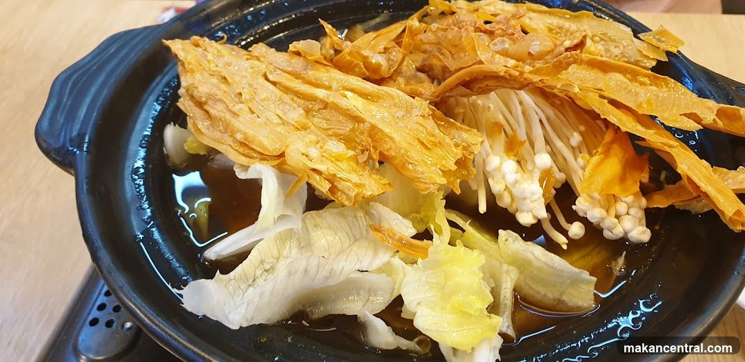 Enoki Mushrooms and Tofu Skin Soup