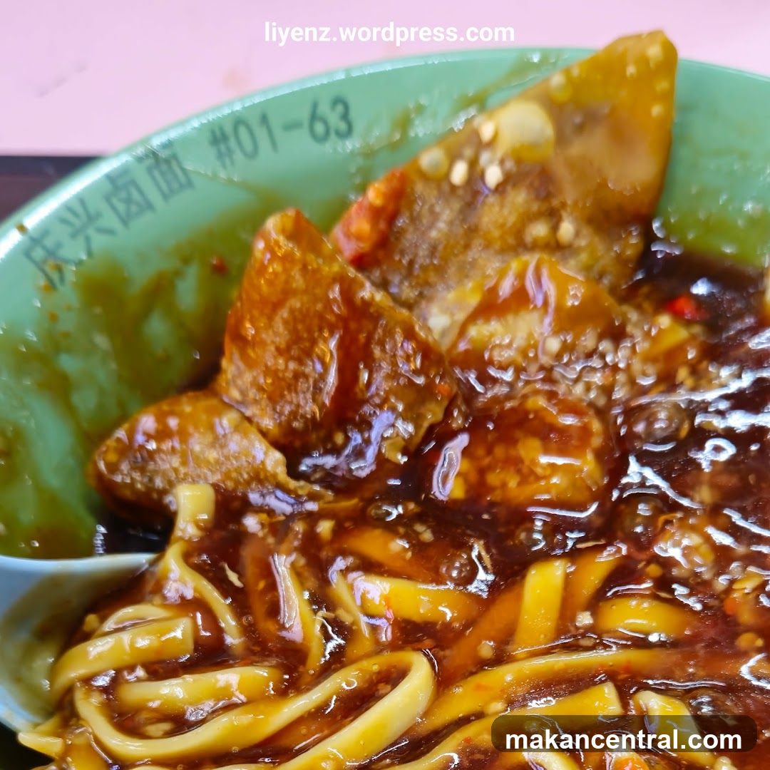 Noodles with Fried Food