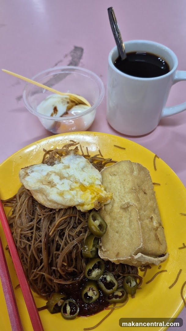 Noodles with Fried Egg and Tofu