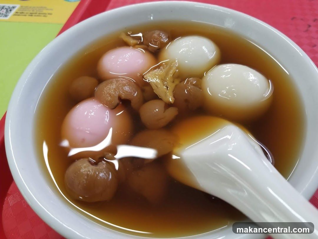 Dessert Soup with Tangyuan and Longan