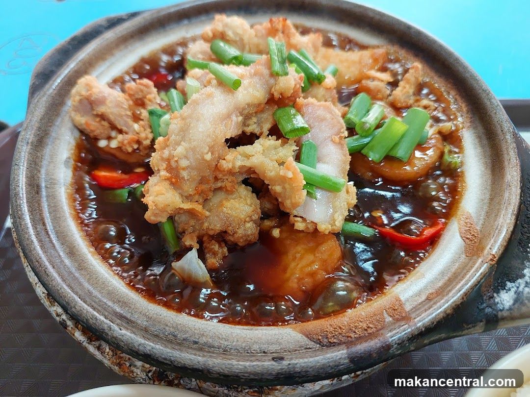 Claypot Dish with Fried Pork and Tofu