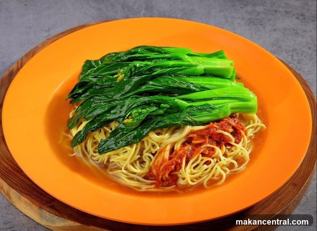Noodles with Greens and Sauce