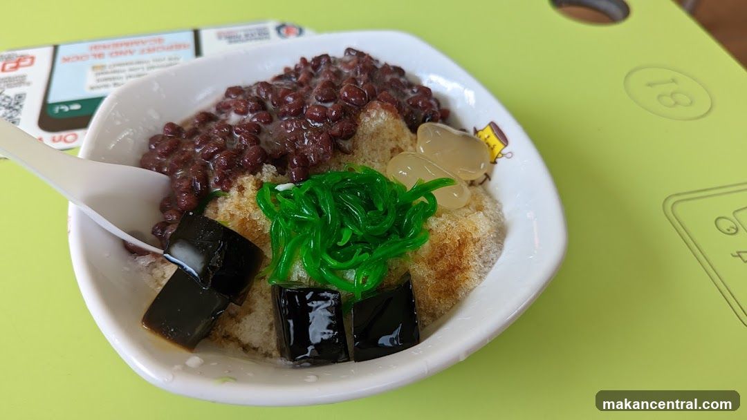 Dessert with Red Beans and Grass Jelly
